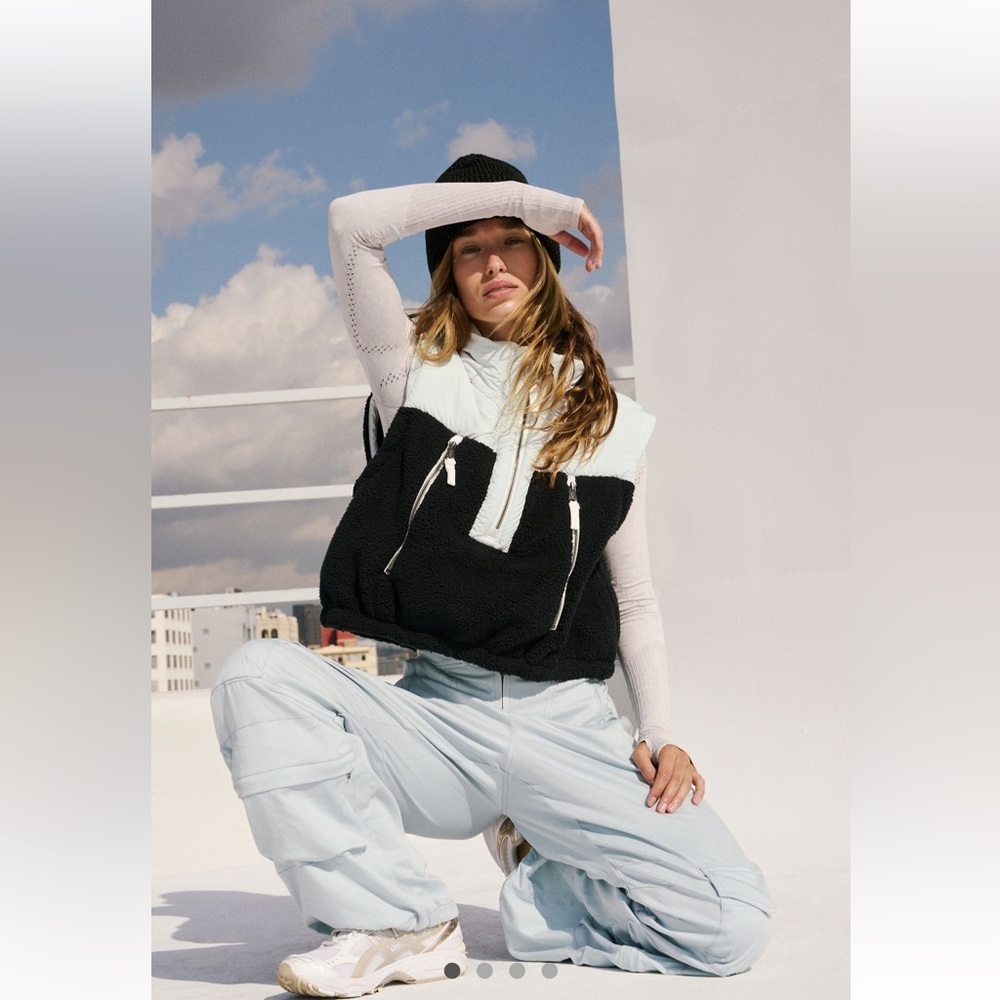 Free People Journey Ahead Vest Size XL Black Combo Half Zip NEW - Picture 2 of 13